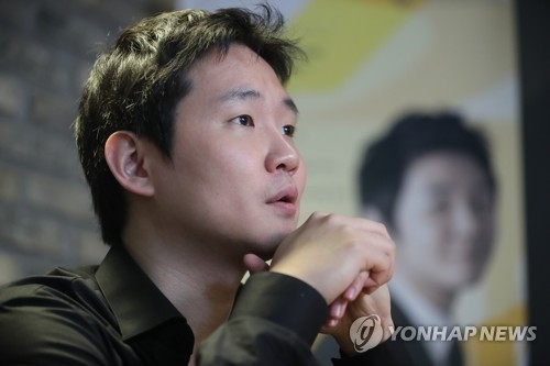 인터뷰하는 피아니스트 임동혁(서울=연합뉴스) 류효림 기자 = 피아니스트 임동혁이 21일 오후 서울 서초구 예술의전당에서 취재진과 인터뷰를 하고 있다. 2017.6.21ryousanta@yna.co.kr