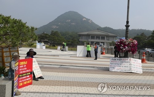 청와대 분수대 광장 늘어난 1인시위
