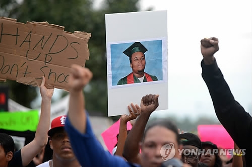 미국 퍼거슨 시 흑인청년 총격사망 항의 시위 