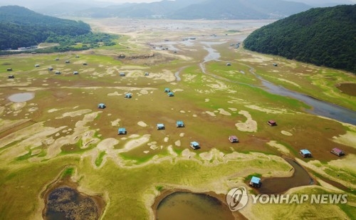 갈 곳 잃은 낚시 좌대