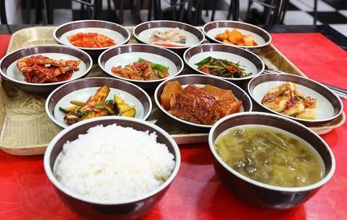 버스터미널 뒤편 작은 식당. 깔끔하고 소박한 6천원 남도정식(성연재 기자)