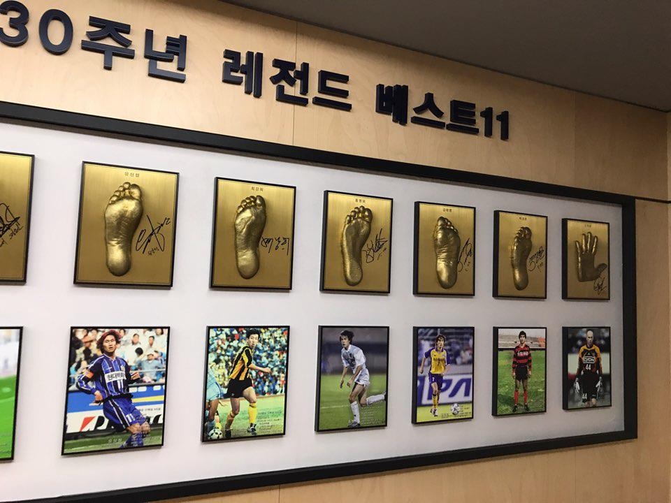 K리그 30주년 레전드 베스트 11 전시 장면