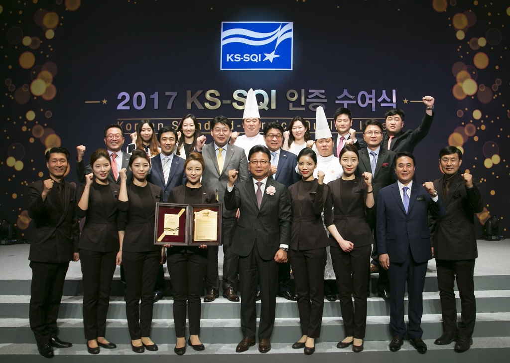 롯데호텔, 한국서비스품질지수 5년 연속 1위 수상 - 1