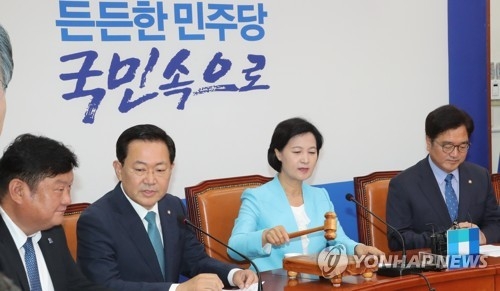與투톱 추미애·우원식 엇박자…역할분담인가 불협화음인가(종합) - 1