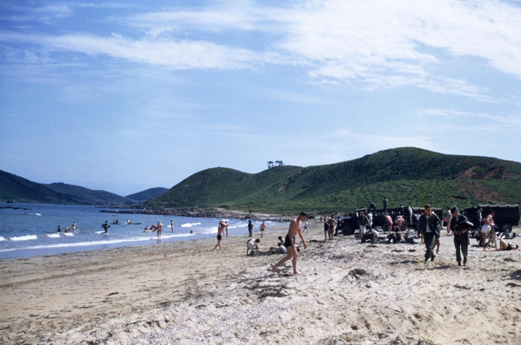 1951년 부산 광안리해수욕장
