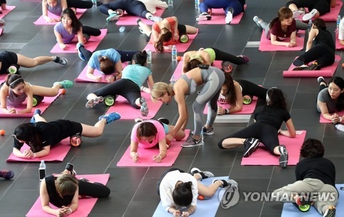 체육관으로 변한 미술관…땀 흘려 운동하고 전시도 보고 - 3