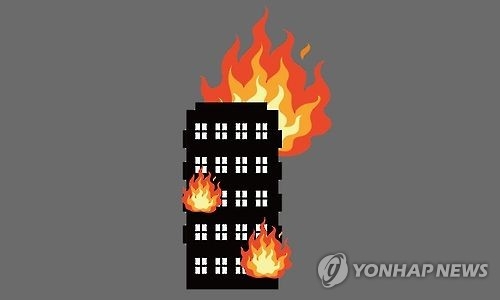청주 아파트서 화재…주민 30여명 대피 - 1