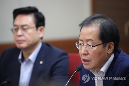 돌아온 文대통령과 여야 지도부…'안보·집값' 전방위 대치 - 3