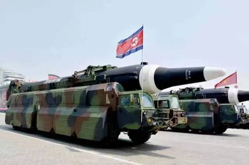 북한의 '화성-12'형 중거리전략탄도미사일 [환구망]