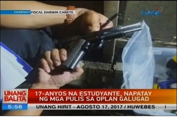 (GMA 뉴스 캡처)사살된 고등학생이 소지했던 것이라 경찰이 주장하는 현장물품