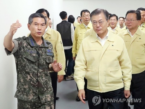 전시지휘소 방문한 문 대통령