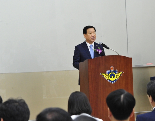 토론회에서 환영사하는 기찬수 병무청장