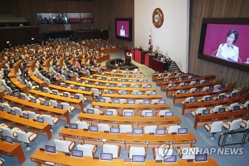 한국당, 대여 총공세…"文정부, 안보위기에 정치보복 전념" - 3