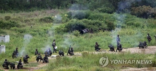 발사되는 박격포