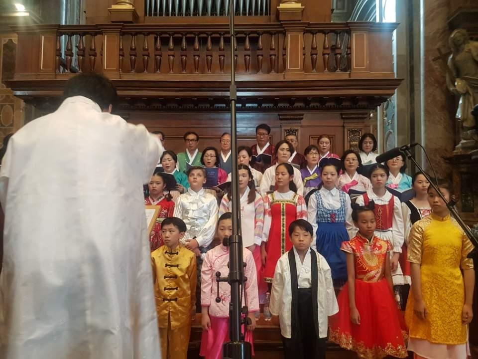 바티칸 성베드로 대성당 채운 다문화어린이들의 화음