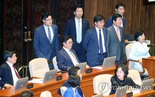 與, 김이수 부결 격앙…"한국당 몽니·국민의당 야합, 적폐연대" - 1