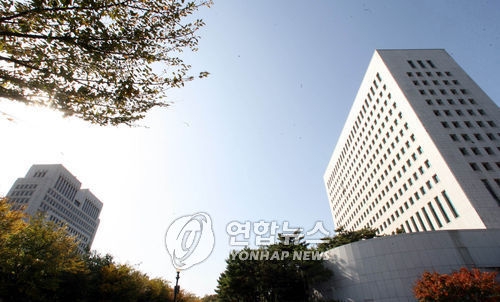 대법원(왼쪽)과 대검찰청(오른쪽)