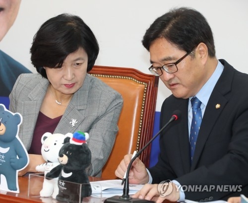 與, 당청 엇박자 자제 모드…박성진 사퇴 압박은 계속 - 1