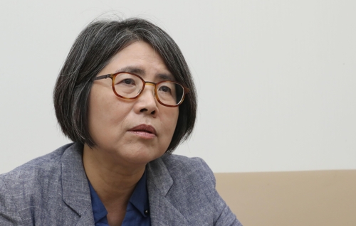 인터뷰하는 김영란 서강대 석좌교수
