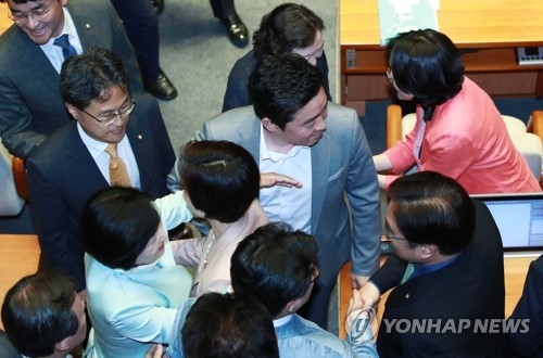 김명수 인준 국회 통과…가결정족수보다 10표 여유(종합) - 1