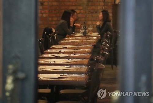 청탁금지법 시행 이후 한산해진 식당 [연합뉴스 자료사진]