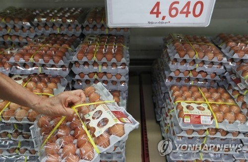 한 판에 4천640원까지 떨어진 계란값 [연합뉴스 자료사진]