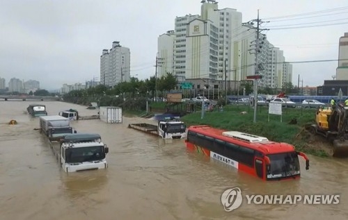 폭우 피해 충북 화물차·공동주택도 수재의연금 지원 - 2