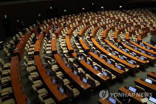국회, 한 달째 '셀프위법'…법안 7천500건 낮잠 - 1