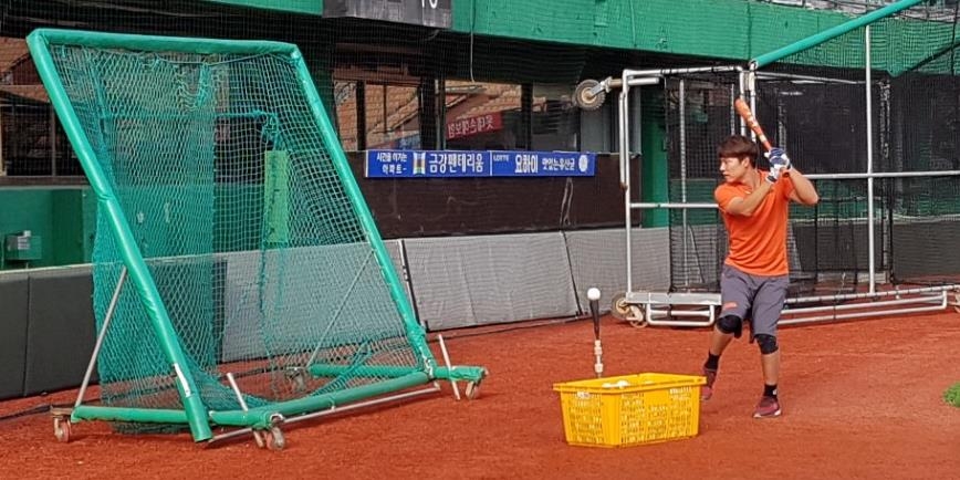 타격 훈련하고 있는 나경민