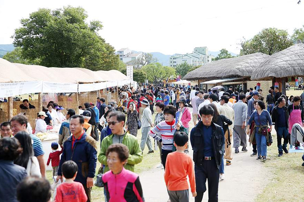 해미읍성축제를 찾은 관광객들