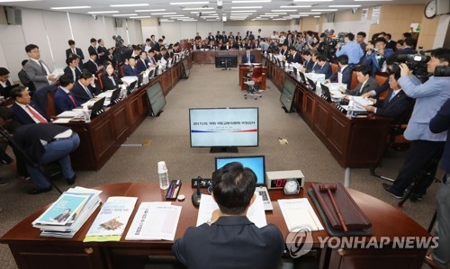 文정부 첫 국정감사 개막…여야, '적폐' vs '新적폐' 충돌 - 1