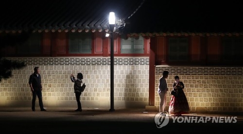 고궁 걷기 좋은 가을밤