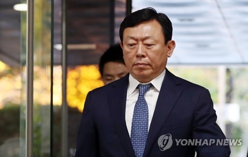 검찰, '경영비리' 롯데 신동빈 징역 10년·신동주 5년 구형(종합) - 1