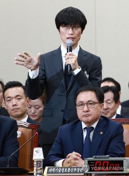 적극 해명하는 이해진 네이버 창업자