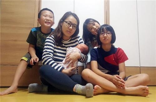 자궁경부암 수술 후 다섯째를 출산한 청양 다둥이 가정의 이진선씨가족