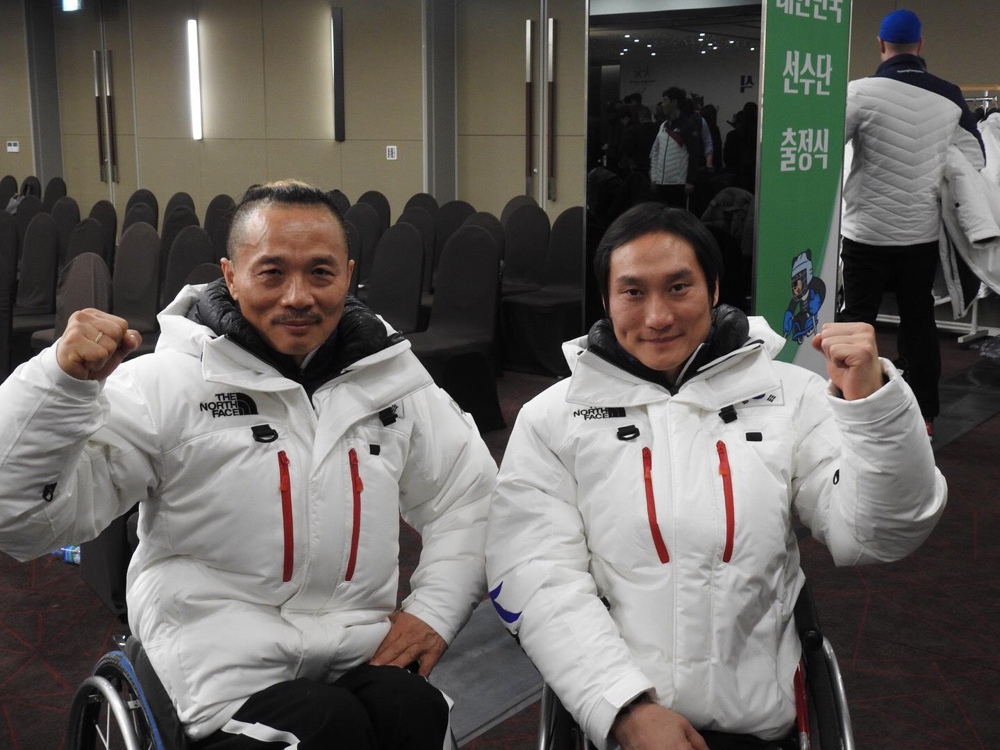 2018 평창패럴림픽에 출전하는 장애인스키의 간판 한상민(오른쪽)과 김남제 감독.