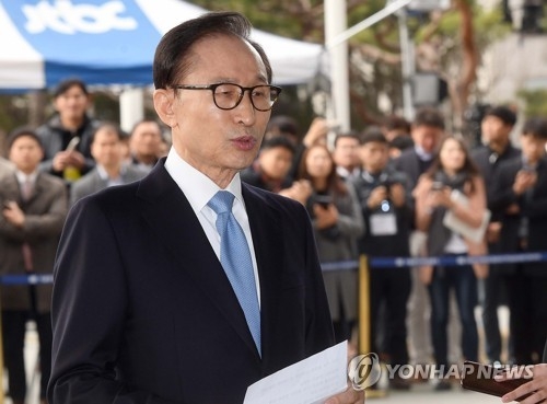 샐러리맨 신화에서 대통령, 검찰 피의자까지…MB의 여정0