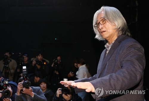 이윤택 "성폭행 아니다"