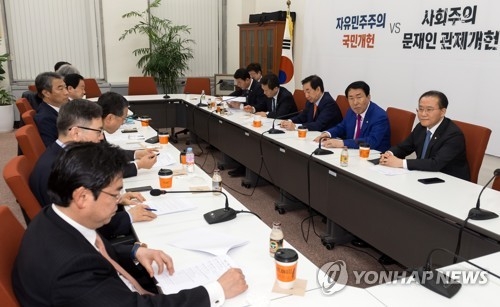 한국당, 이르면 내일 개헌 공식입장 발표…분권형 개헌 가닥0