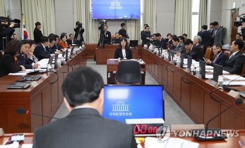 헌정특위 오늘 전체회의…임시국회 공전 속 개헌 논의 - 1