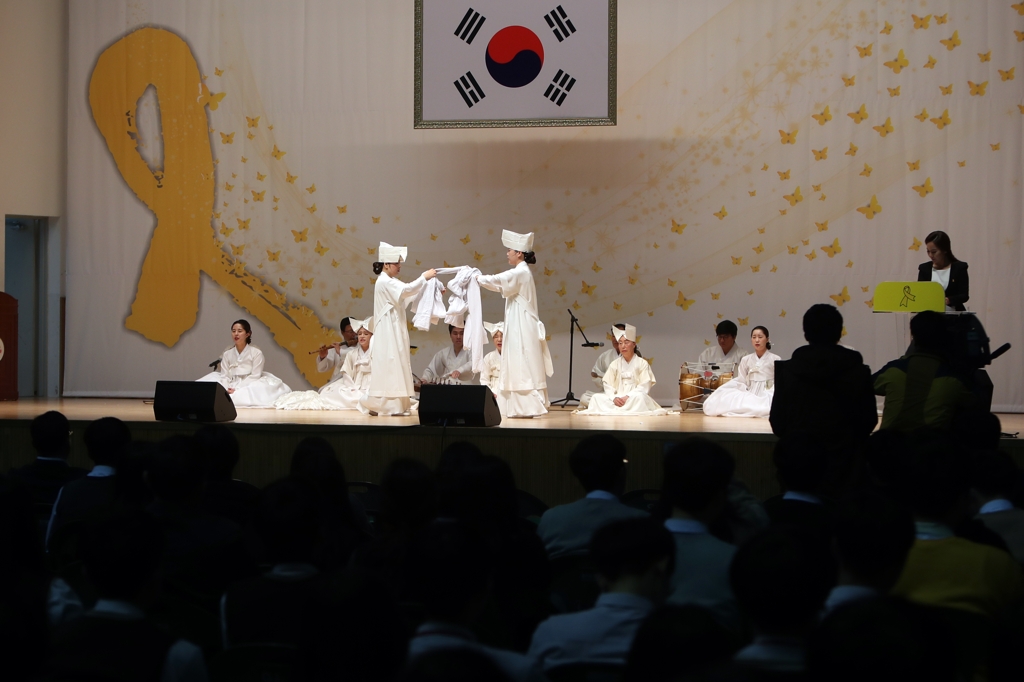 진도서 열린 세월호 참사 4주기 추모식