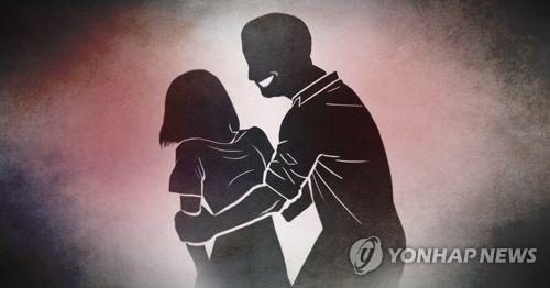 교직원에게 강제 입맞춤한 초등교장 항소심도 유죄 - 1