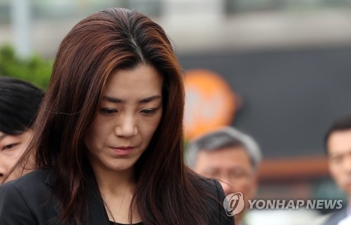 '물벼락 갑질' 조현민 고개 떨군 채 "진심으로 죄송"…경찰 출석 - 1