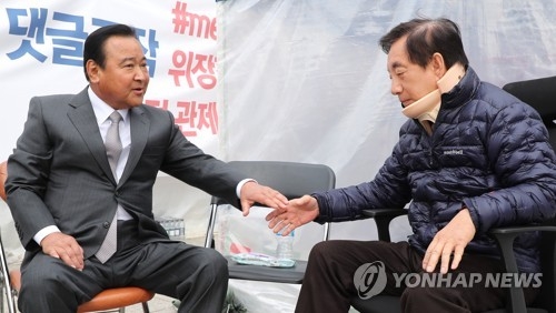 김성태 손잡는 이완구