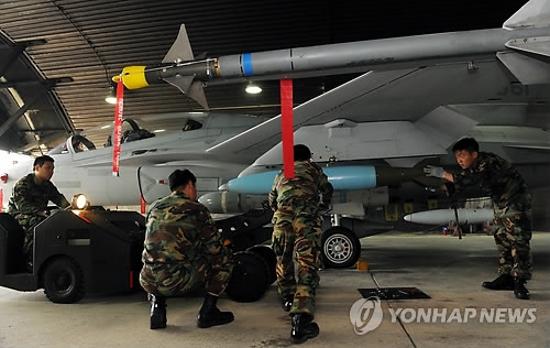 공군 TA-50 정비 장면