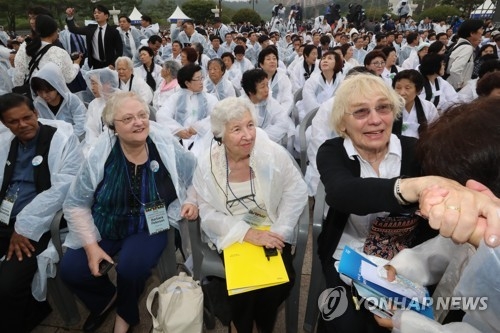 '푸른 눈의 목격자들' 유족, 5·18 기념식장에
