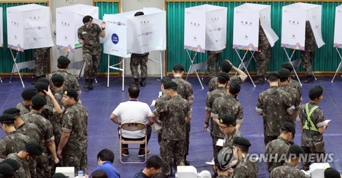 사전투표…군인 표심 어디로
