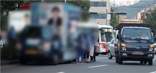 7일 오후 도로위 아찔한 선거유세