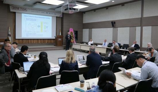 KAIST 경영대학이 일리노이대 VK짐머만 센터와 공동 주최한 국제 회계 심포지엄의 현장 모습