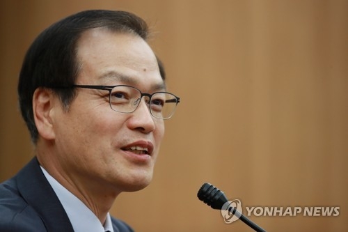 답변하는 허익범 특별검사(서울=연합뉴스) 홍해인 기자 = '드루킹 댓글조작 사건'을 조사할 허익범 특별검사가 12일 서울 서초구 서울지방변호사회관에서 기자간담회에서 취재진 질문에 답하고 있다. 2018.6.12hihong@yna.co.kr(끝)